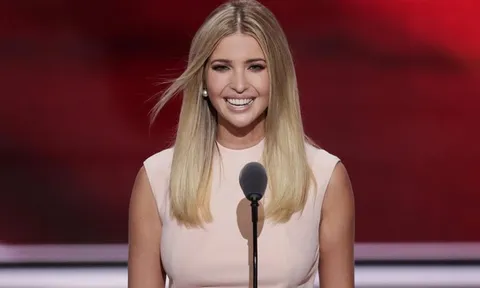 Ivanka Trump thường diện váy áo, túi xách nghìn USD